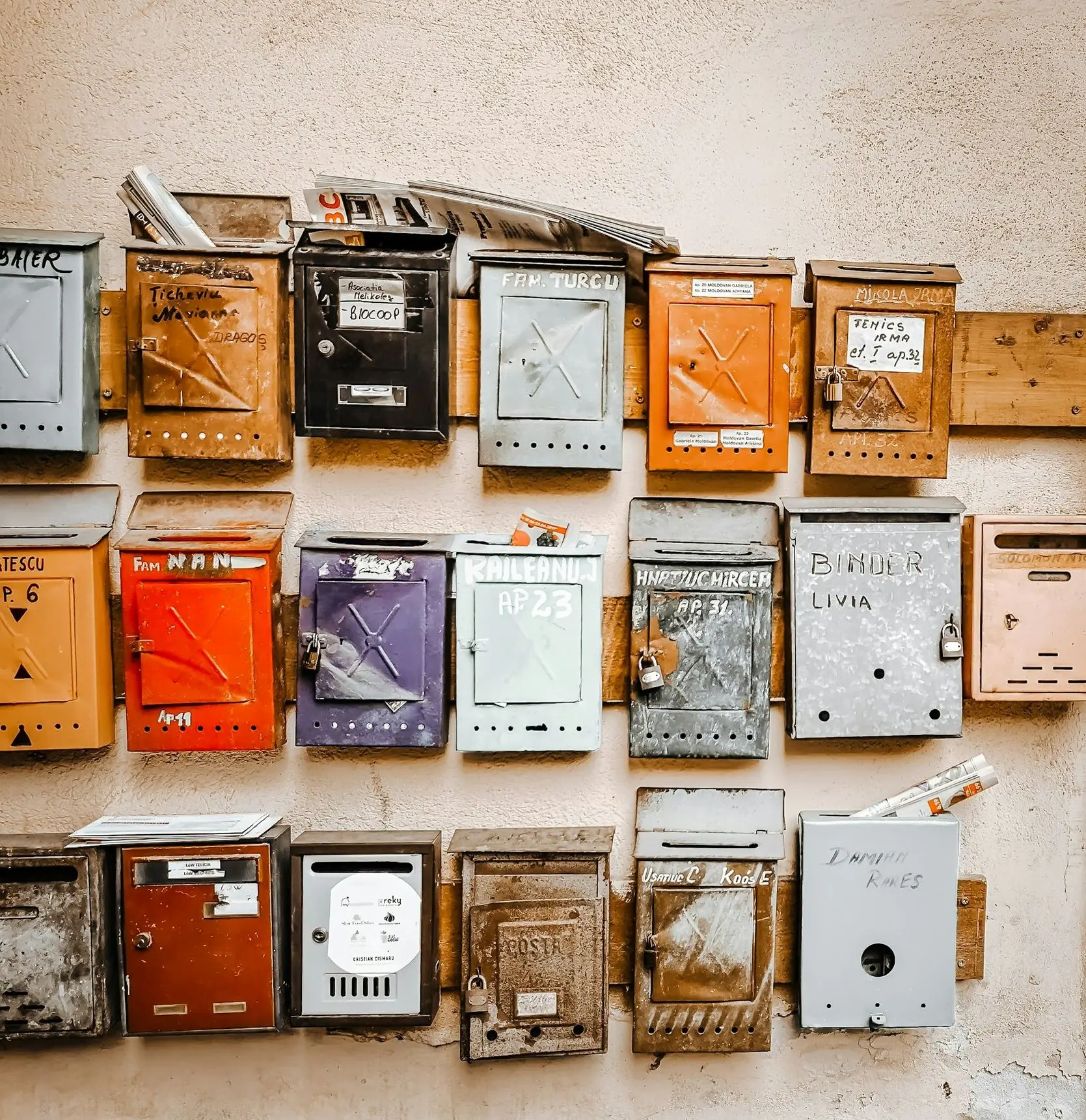 brown and white wall mounted cabinet
